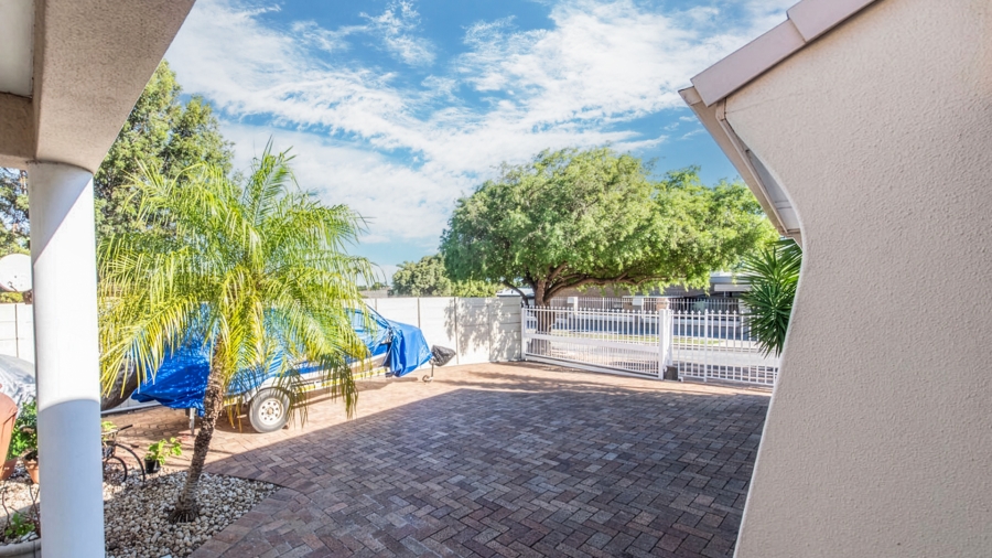 4 Bedroom Property for Sale in Welgelegen Western Cape